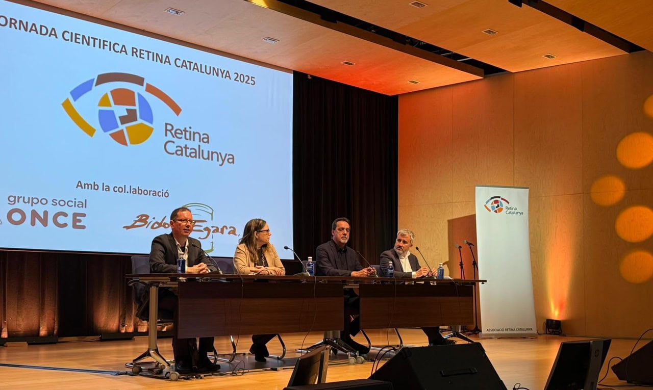 Membres de Retina Catalunya reunits, mostrant la força i la unitat de la comunitat d'afectats per distròfies hereditàries de la retina
